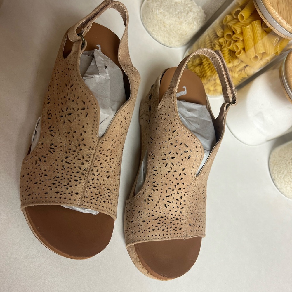 Very G Women's Tan Perforated Heels
